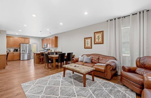 Lake Orion House | Orion Farmhouse Convenient Location to GM Plant and Great Lakes Crossing Mall