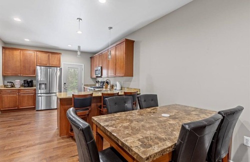 Lake Orion House | Orion Farmhouse Convenient Location to GM Plant and Great Lakes Crossing Mall