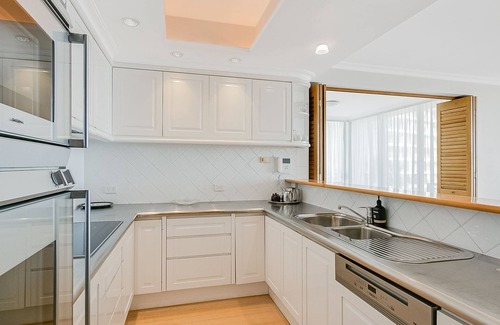 Coolangatta Apartment | Orion Unit 8 Modern apartment Overlooking Snapper Rocks with Wi-Fi included