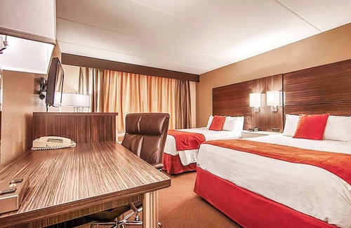 Orlando Hotel | Orlando Sweet Escape: Three Family Ready Room with Outdoor Pool