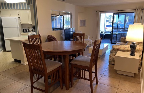 Ventura Condo | Orlando Ventura Gated Community, Pools/hot tub, tennis, golf, restaurant
