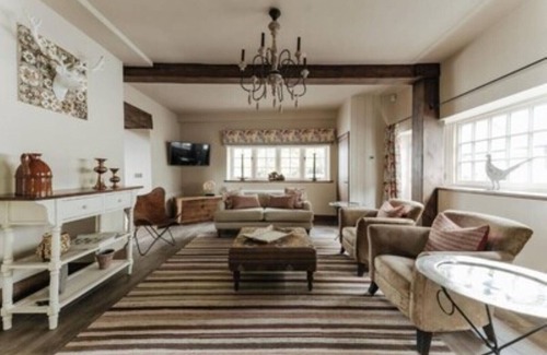 Great Yarmouth House | Ormesby Manor - Warm Well Lodge with bkfst