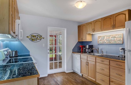 Seaside Homes Cottage | Ormond Beach Cozy Cottage