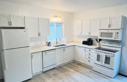 Orono House | Orono Townhouse Retreat-Clarington