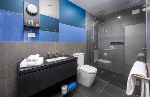 Oakleigh Hotel | Oros Hotel and Apartments