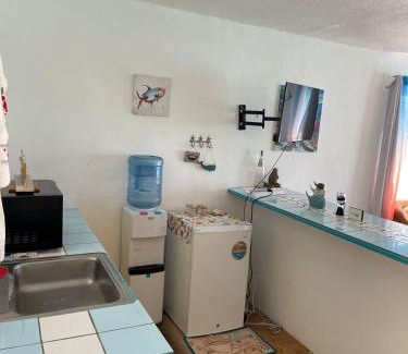 Johnson's Point Hotel | Orrie's Beach Bar and Hotel
