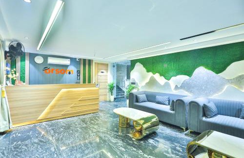DLF Phase 5 Hotel | Orsom stays Sector 53