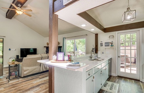 Osage Beach Cottage | Osage Beach Home w/Private Hot Tub: Near Lake!