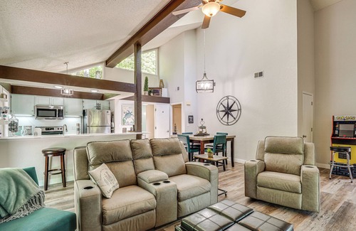 Osage Beach Cottage | Osage Beach Home w/Private Hot Tub: Near Lake!
