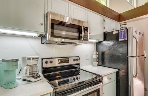 Osage Beach Cottage | Osage Beach Home w/Private Hot Tub: Near Lake!