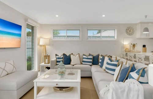 Broulee House | Oscar's @ Broulee Beach Luxury Coastal Living