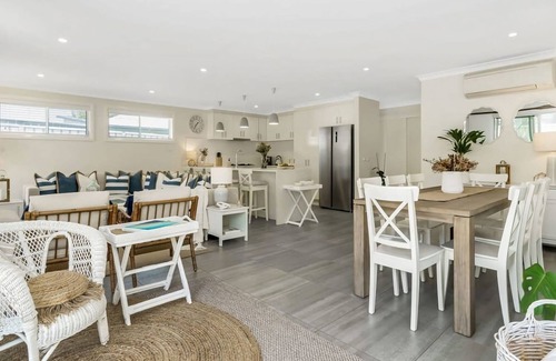 Broulee House | Oscar's @ Broulee Beach Luxury Coastal Living