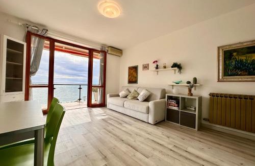 Ospedaletti Apartment | OSPEDALETTI Mare e Relax- Affittasi "Oasi Riviera" con campo da Tennis e Sala Giochi