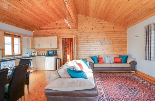 Tattershall Cottage | OSPREY LODGE, pet friendly in Tattershall Lakes Country Park