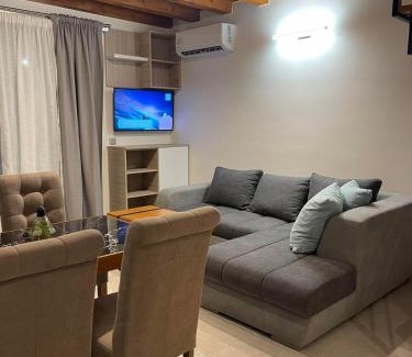 Melissopetra House | OSTRIA