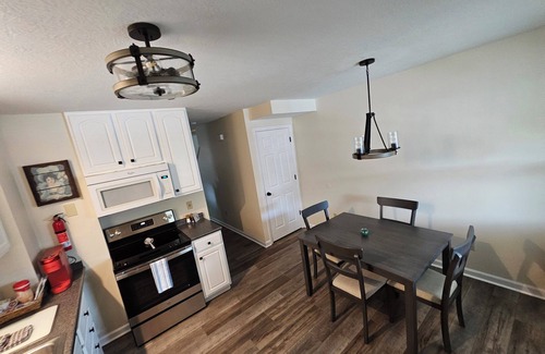 Old North Columbus House | OSU Campus Area Cozy Townhome