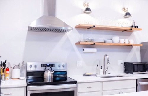 Victorian Village Apartment | OSU & Crew Stadium | Easy Walk | Great Design