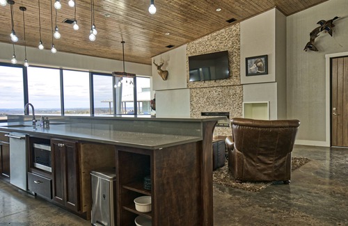 Pawnee County Cabin | OSU Stillwater Private Luxury Corporate/Family Retreat