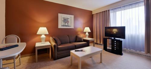 Golden Triangle Hotel | Ottawa Embassy Hotel & Suites