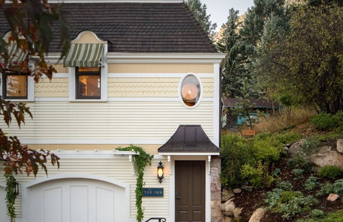 Green Mountain Falls Apartment | Otter Inn - Contemporary Mountain Loft Experience - GMF Lic # 25