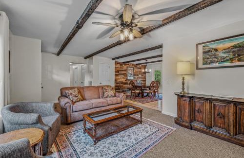 Berkeley Springs House | Otter Manor - Wifi - Fire Pit - Gameroom- Grill - Private Trail