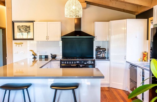 Johanna House | Otway Valley Lodge - Large family home sleeping 12 in idyllic Otways bush setting