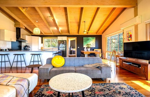 Johanna House | Otway Valley Lodge - Large family home sleeping 12 in idyllic Otways bush setting