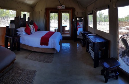 Hammanskraal Cabin | OuKlip Game Lodge