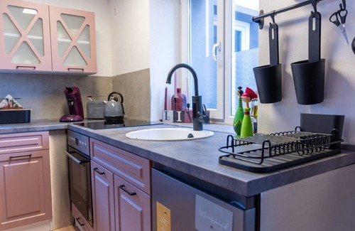 Wolframs-Eschenbach Apartment | Our 2024 newly built and cozy apartment in vintage-modern style with about 60sqm is at ground level with separate entrance and can accommodate 1-4 people. The fully equipped kitchen with fridge, stove, oven, kettle and coffee machine