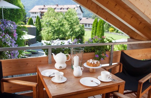 Oberstdorf Condo | Our apartment - your vacation happiness! Pool and SPA! Summer mountain railway tickets included