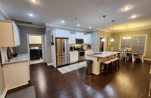 Searcy House | "OUR PLACE" Comfy New 3 Bdm/2 Bath in Searcy, AR minutes from Harding University