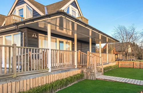 Brundall Cottage | Our premier cottage, with stunning views up and down the River Yare.