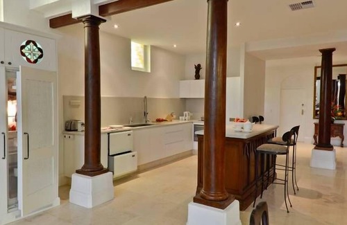 Broken Hill House | Outback Churchstay Luxury Accommodation