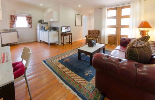 Broken Hill House | Outback Churchstay Luxury Accommodation