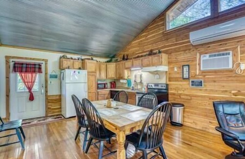 Calico Rock Cabin | Outdoor Adventure Cabin, 2BR w/HOT TUB