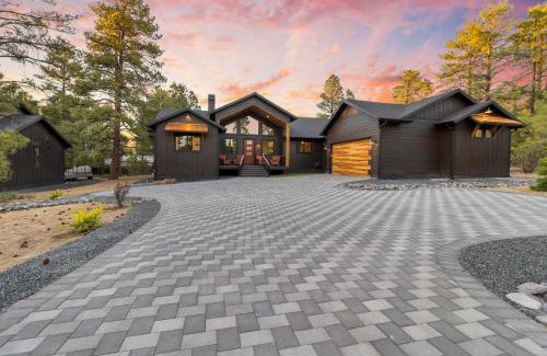 Torreon House | Outdoor Entertainment Area Cabin in Show Low!