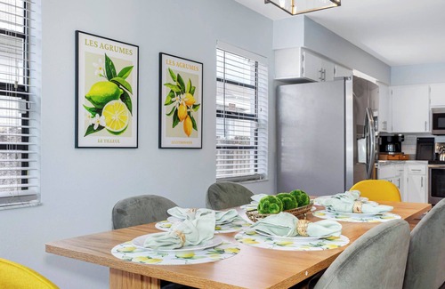 North Hyde Park House | Outdoor Games, Firepit, King bed, BBQ Grill, Close to Downtown and attractions