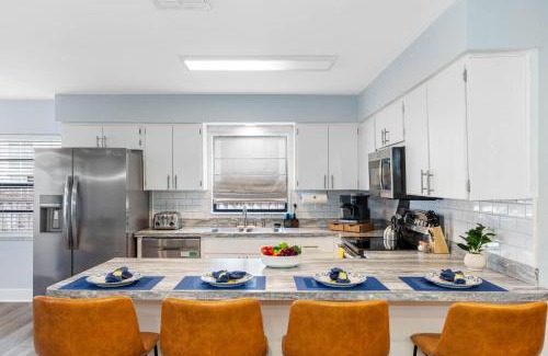 North Hyde Park House | Outdoor Games, Firepit, King bed, BBQ Grill, Close to Downtown and attractions