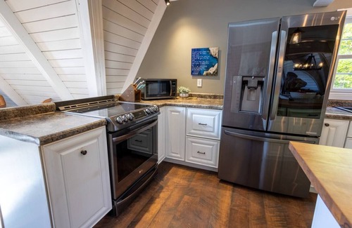 Lane Cabin | Outdoor Hot Tub, Quietly Secluded, Cozy Fire Pit