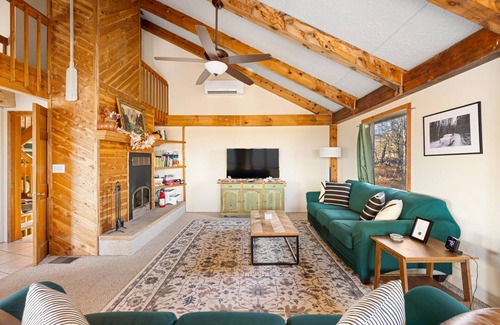 Oak Hill Cabin | Outdoor Movie Screen, Pond, Fire Pit, and Lux Hot Tub