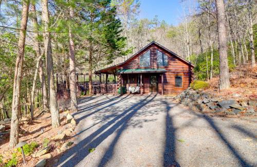 Murphy House | Outdoor Oasis Fall Family Retreat in Murphy!