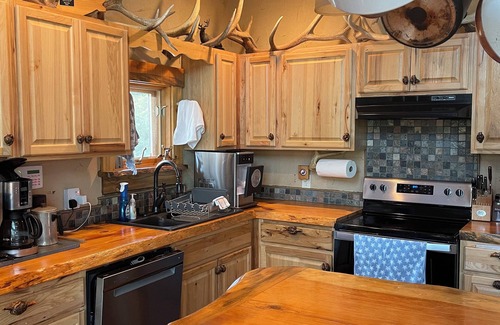 Trout Creek Cabin | Outdoor Paradise Cabin Getaway