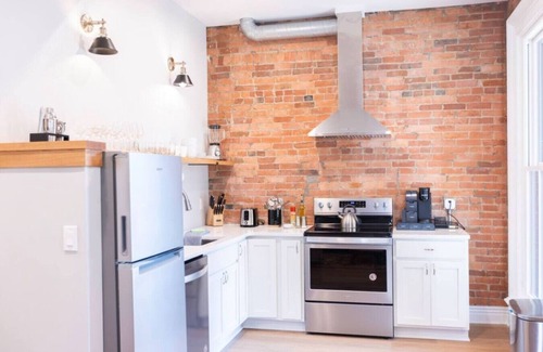 Victorian Village Apartment | Outdoor Patio | Walkable | Short North
