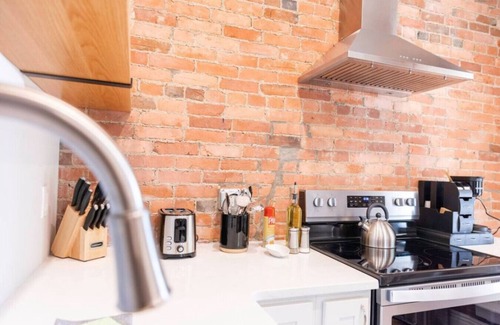 Victorian Village Apartment | Outdoor Patio | Walkable | Short North