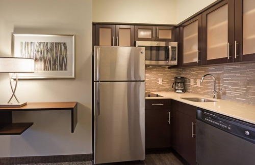 Spring Branch West Condo | Outdoor Pool + Hot Tub + 24 Hour Business Center | Houston Energy Corridor