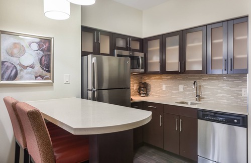 Spring Branch West Condo | Outdoor Pool + Hot Tub + 24 Hour Business Center | Houston Energy Corridor