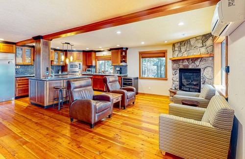 Laclede House | Outdoorsy getaway with dock, kayaks, W/D - mountain and water view