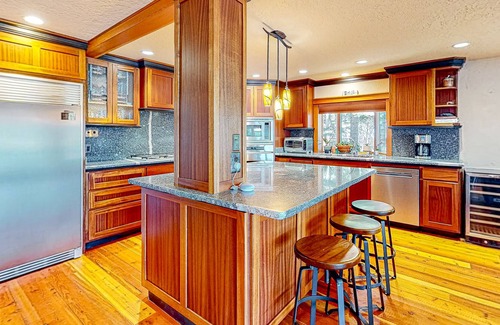 Laclede House | Outdoorsy getaway with dock, kayaks, W/D - mountain and water view