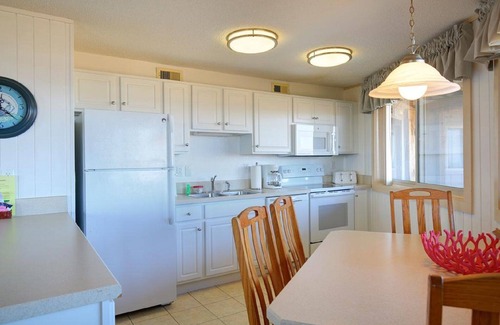 Kill Devil Hills Resort | Outer Banks Beach Club charming oceanside resort with private beach and pools