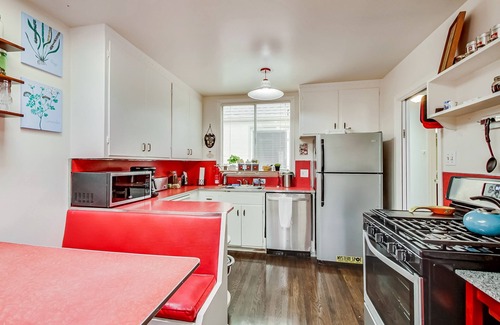 Parkside House | Outer Sunset District Home in San Francisco Sleeps Six with W/D, Parking, Apple TV
